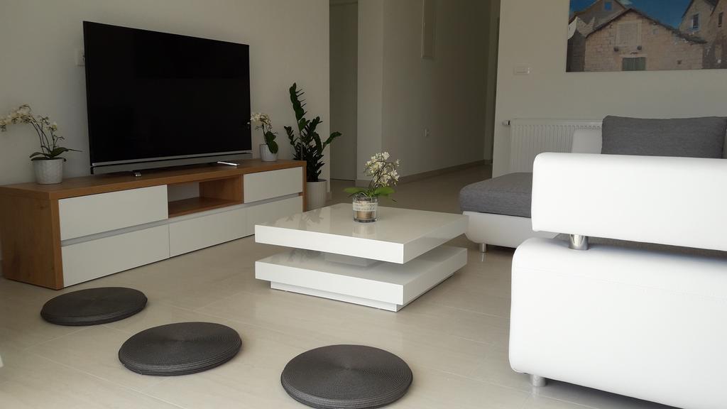 Villa-Apartments Karmel Каштела Экстерьер фото
